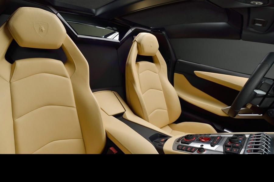  Lamborghini Aventador LP700-4 Roadster 2012 года  (фото 8 из 88)